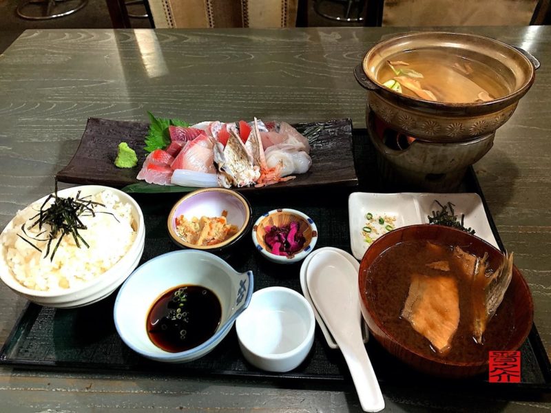 朝6時から営業!岡崎魚市場で食す市場めし!海鮮でお腹いっぱい!平の